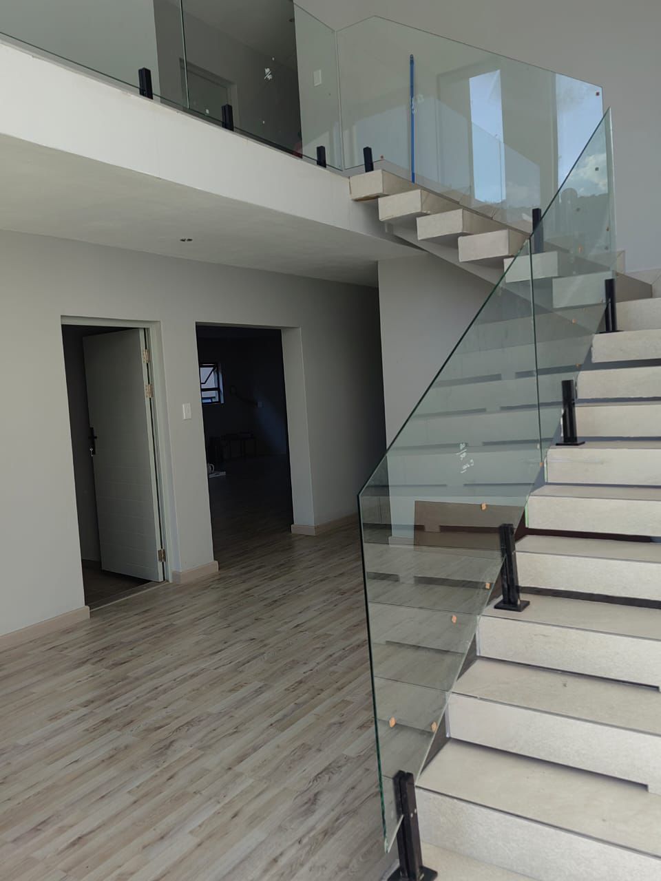 High-end installed frameless glass system